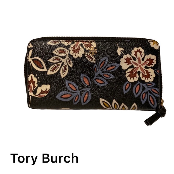 Tory Burch Handbags - Tory Burch Kerrington Hopewell Floral Wallet gold hardware